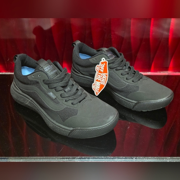 Vans Ultrarange Exo – Triple Black – Size 5.5 Men / 7 Women